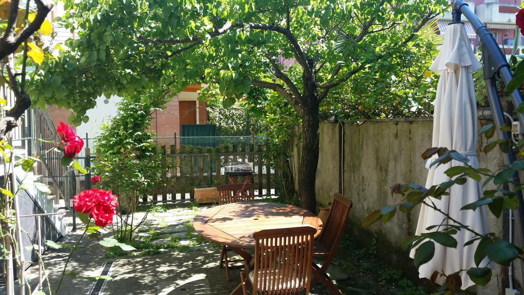 B&B Casa Di Claudia Marina Di Carrara Exterior foto